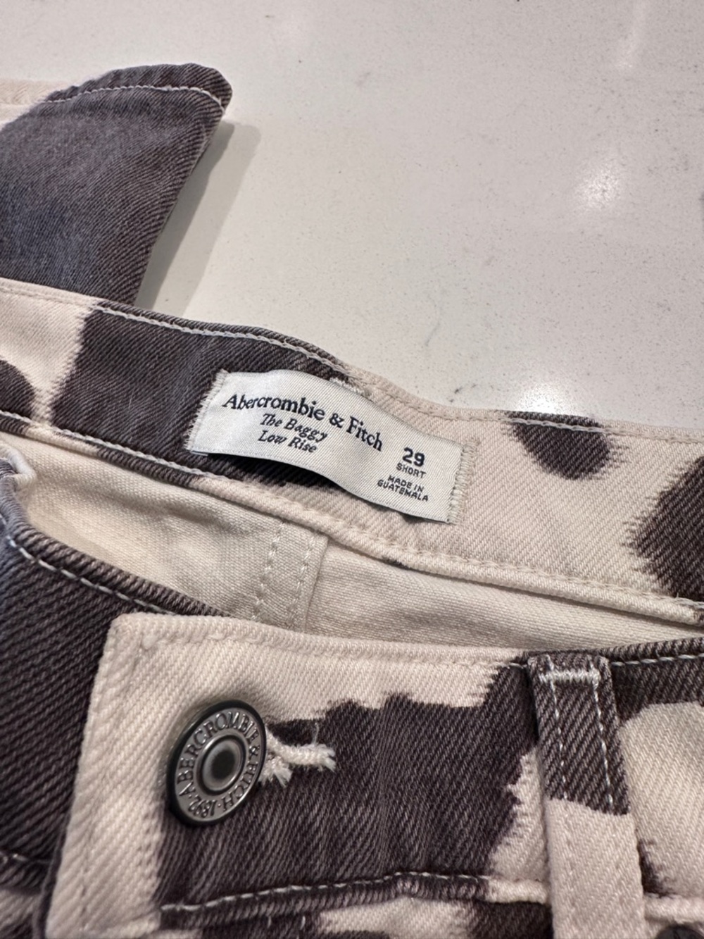 Abercrombie & Fitch Women’s Low Rise Baggy Cow Print Jean 29S - Picture 4 of 9